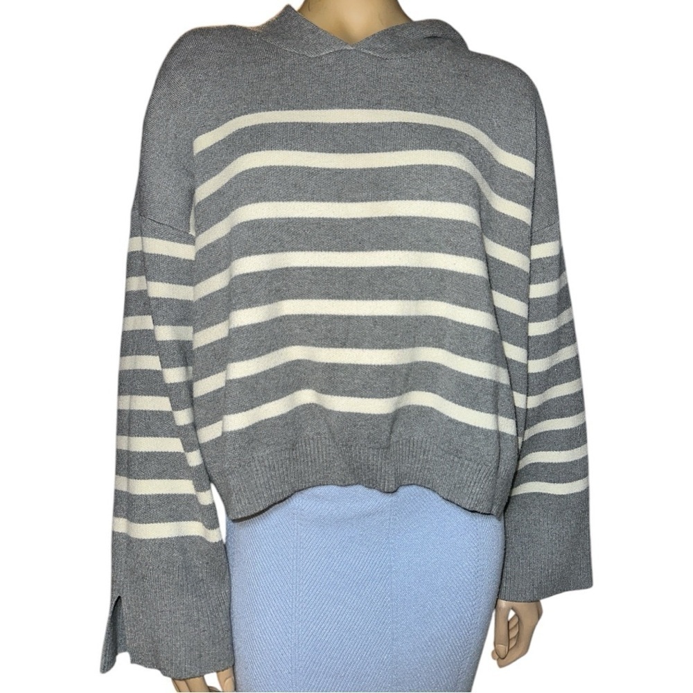 VICI women’s Striped Grey/White knitted pull over hoodie Sweater size XL